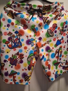 Men Multicolor Mushroom Print Shorts